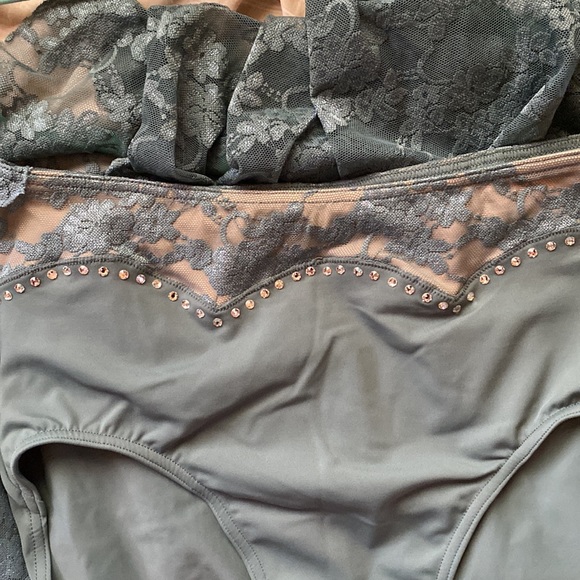 Two piece dance costume - Picture 7 of 8